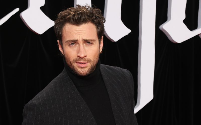 Er galt zuletzt als Topfavorit: Aaron Taylor-Johnson soll sich mit den Bond-Produzenten getroffen haben, bei einem geheimen Vorsprechen habe der "Bullet Train"-Star beeindrucken können, meldete "The Sun". Wie viel ist das heute aber noch wert, nun da die kreative Kontrolle über "James Bond" bei Amazon liegt? Immerhin: Taylor-Johnson ist Brite und ein Mann - zwei Kriterien, die Amazon angeblich weiter erfüllt sehen will.