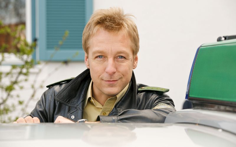Polizist Michael Mohr (Max Müller) ermittelt seit 20021 in der beliebten ZDF-Serie "Die Rosenheim-Cops".