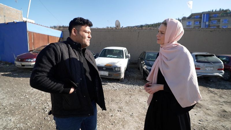Liv von Boetticher spricht mit dem abgeschobenen Straftäter Abdul F. in Afghanistan.