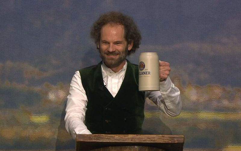 Fastenprediger Maximilian Schafroth schenkte der Polit-Prominenz kräftig ein.