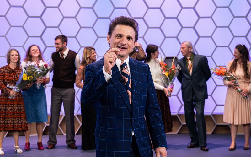 1978 ist Hans Rosenthal (Florian Lukas) mit seiner Sendung "Dalli-Dalli" auf dem Höhepunkt seines Erfolges. Am 9. November soll die 75. Ausgabe der Sendung live über den Bildschirm flimmern.