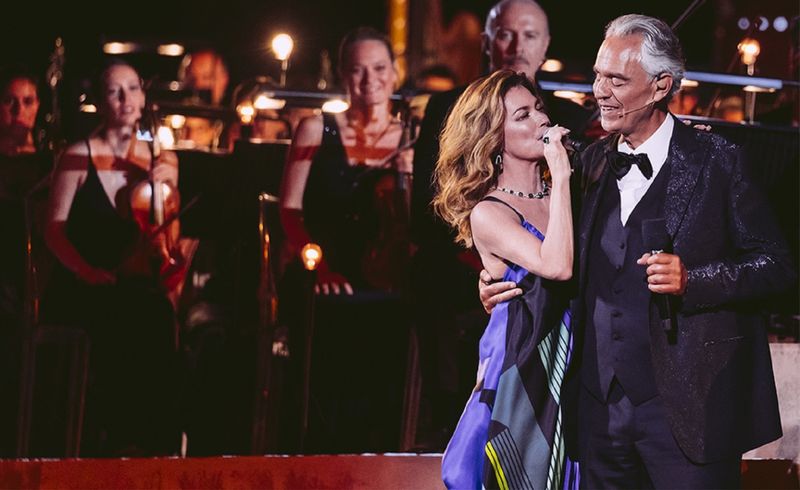 Die Sängerin Shania Twain (mit Andrea Bocelli) war zu Gast bei der musikalischen Sommernacht in der Toskana. 