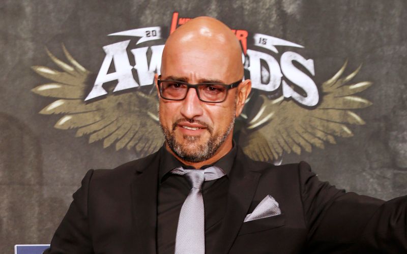 Alexander "Alexx" Wesselsky, auch bekannt als "Der Checker", präsentiert mit seiner Band Eisbrecher neue harte Riffs.