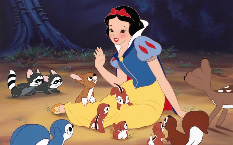 "Schneewittchen und die sieben Zwerge" war der erste abendfüllende Zeichentrickfilm und gehört bis heute zu den besten Filmen Disneys. Für das Meisterwerk um das schöne Schneewittchen, das zum Spielball seiner neidisch-boshaften Stiefmutter wird, erhielt Produzent und Mastermind Walt Disney 1939 einen Spezial-Oscar - in achtfacher Ausführung: einen in Normalgröße und sieben in Miniatur-Format.