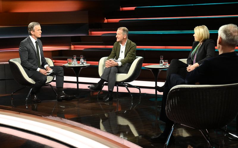 ZDF-Moderator Markus Lanz (links) zeigte sich ob eines Elon-Musk-Zitats besorgt.