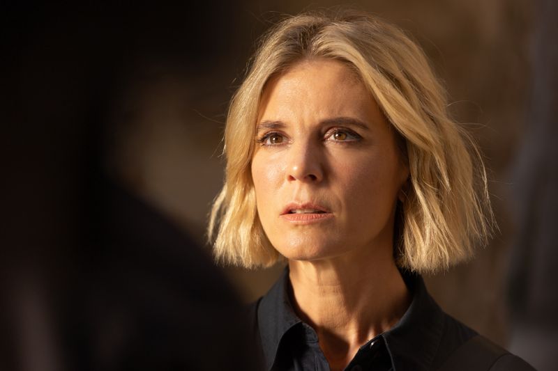 Ex-MI6-Agentin Sylvia Fox (Emilia Fox) muss im ersten neuen Fall den Mord an einem gut angesehenen Schulleiter aufklären.
