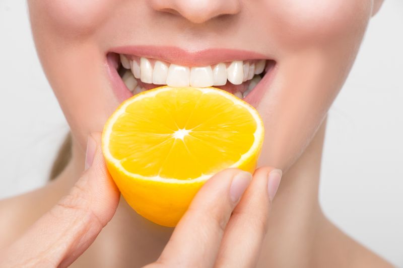 Bei der Lemon Challenge soll der Biss in die Zitrone zeigen, wie sich an ME/CFS-Erkrankte fühlen.