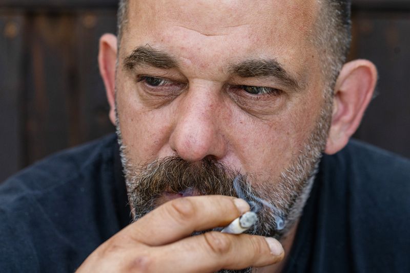 Martin war Scharfschütze bei den Feldjägern. Die Einsätze haben sein Leben verändert. Er suchte sich Hilfe bei einem Psychologen.