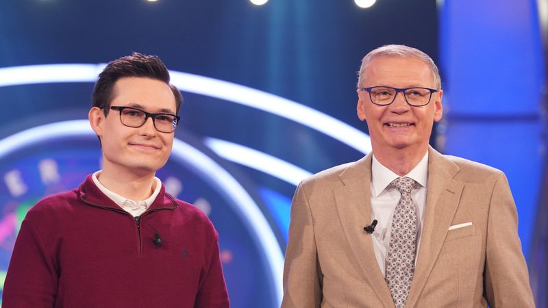 Kurioser Moment bei "Wer wird Millionär?": Junger Student erklärt Altmeister des Fernsehens das Geschäftsmodell von Streaming-Anbietern.