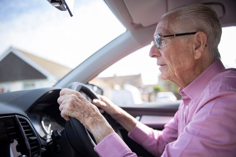 Ältere Autofahrerinnen und Autofahrer müssen auch künftig keinen Gesundheitstest in Deutschland absolvieren. 