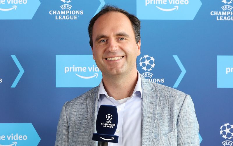 Für Prime Video ist er bereits als Kommentator für die Champions League tätig. Ab kommender Saison ist Jonas Friedrich auch für SAT.1 im Einsatz.