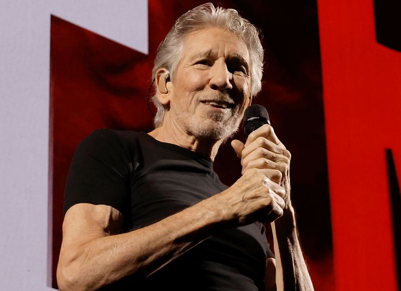 Roger Waters, Mitbegründer von Pink Floyd, ist seit Jahren für seine politischen Botschaften bekannt. Besonders sein Engagement für die BDS-Kampagne (Boykott, Desinvestition und Sanktionen) gegen Israel sorgte für Kontroversen. Kritiker werfen ihm vor, mit überzogener Symbolik und pauschalen Aussagen antisemitische Stereotype zu bedienen.