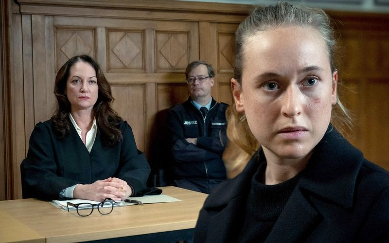 Doreen Markowitz (Nurit Hirschfeld, rechts) sagt vor Gericht gegen ihren Ehemann Leon aus - bestärkt durch ihre Anwältin Annabelle Martinelli (Natalia Wörner, links). Sie wirft ihm Vergewaltigung und schwere Körperverletzung vor.