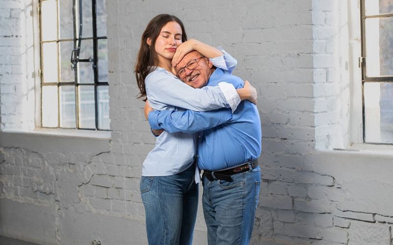 Laura ist 19 Jahre alt, ihr Vater Willy 81 Jahre.