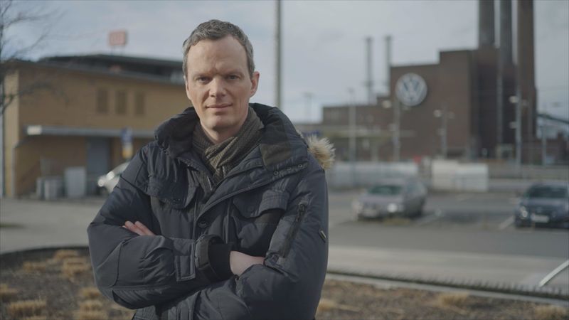 Florian Neuhann sieht sich um im Autoland Deutschland - unter anderem in VW-Werken.