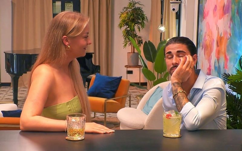 Schock beim eigentlichen Blind Date: Fabienne und Roberto kennen sich - und hatten bereits etwas miteinander.
