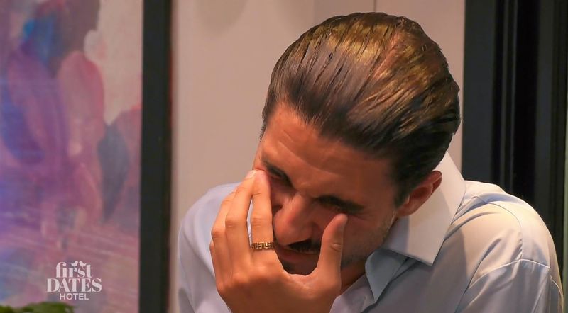 Au Backe! Als Roberto seine Datepartnerin kennenlernte, reagierte er geschockt.