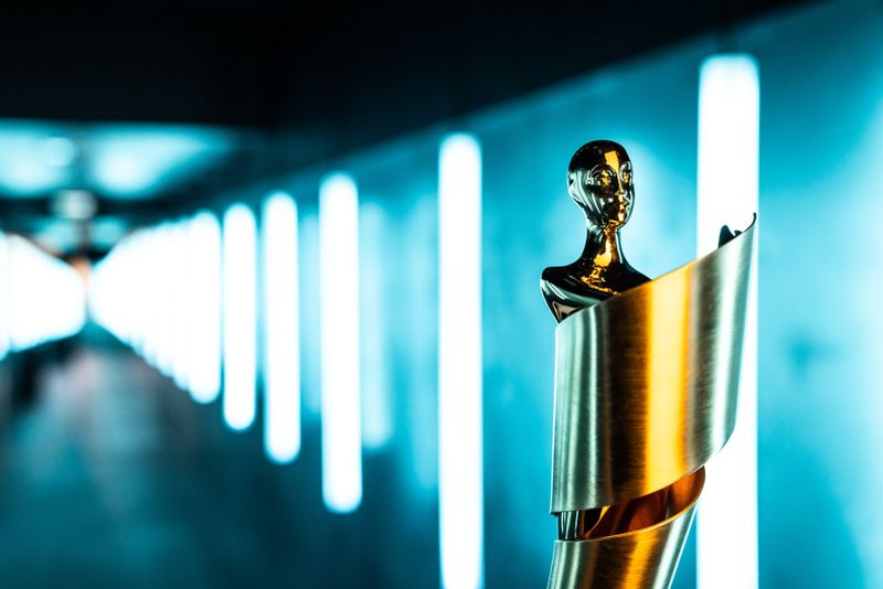 Das Objekt der Begierde: Die "Lola"-Statuette soll an deutsche Film-Erfolge wie "Der Blaue Engel" oder "Lola rennt" erinnern.