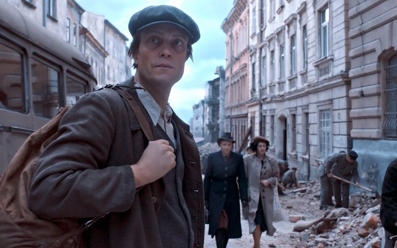 Nach dem Fall von Nazi-Deutschland will Max (August Diehl) Rache.
