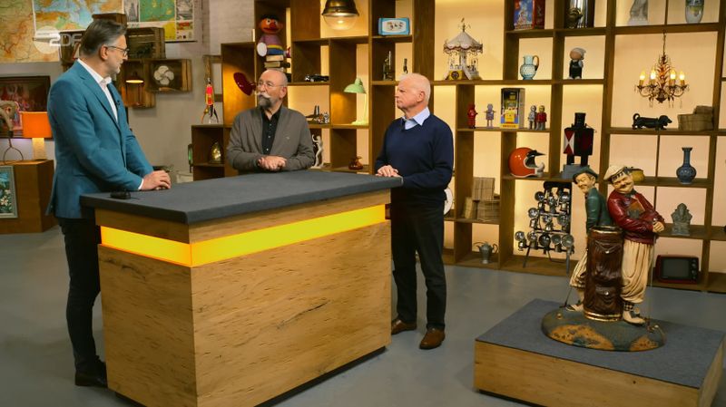 Der verhinderte Verkäufer Werner hatte nach Pulheim immerhin eine kurze Anreise. Im Gepäck: eine Skulptur der weltberühmten Leinwand-Komiker Laurel & Hardy. Doch schon die Analyse des Materials ergab nichts Gutes: Plastik!