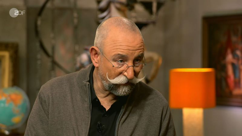 Horst Lichter befürchtete schon, sein "Bares für Rares"-Gast würde ihn demnächst aus Rache mit Voodoo-Zauber strafen. Denn für einen Kandidaten aus Köln gab es in der ZDF-Trödelshow kein Happy End. "Jetzt muss ich dich ohne Kärtchen wegschicken, das ist nicht schön", zeigte der Moderator Mitgefühl. Was war geschehen?