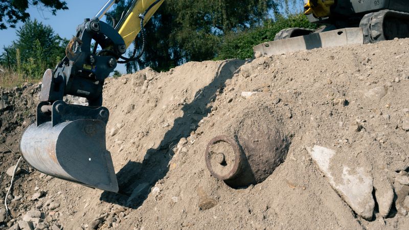 Auf einer Baustelle wird eine Weltkriegsbombe gefunden. Ein ganzes Wohnviertel muss daraufhin evakuiert werden.