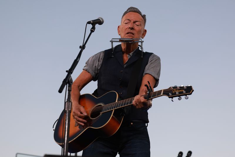 Rock-Ikone Bruce Springsteen hat Donald Trump bei einem Live-Auftritt scharf kritisiert.