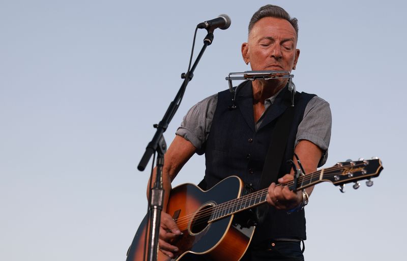 Bruce Springsteen hat sich bei seinem Tourstart klar gegen Donald Trump positioniert.