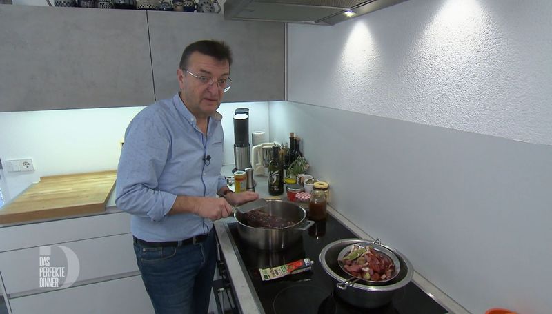 Dichterfürst: Georg (67) rezitiert zwischen den Gängen selbstgeschriebene Lyrik.
