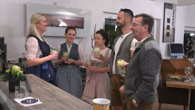 Zum Finale in Ulm treffen sich die Gourmets bei Sabine (links).