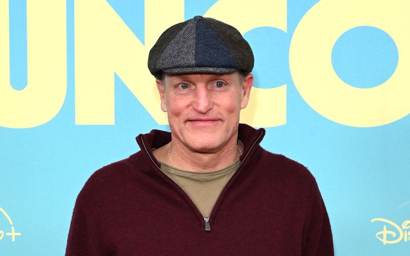 Woody Harrelson zog private Urlaubspläne mit der Familie einer Rolle im HBO-Erfolg "The White Lotus" vor.