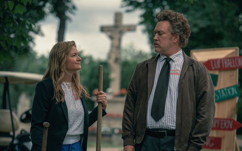 Kommen auf keinen grünen Zweig: Heli Wondratschek (Nicholas Ofczarek) und seine neue Chefin Ursula Fink (Julia Jentsch).