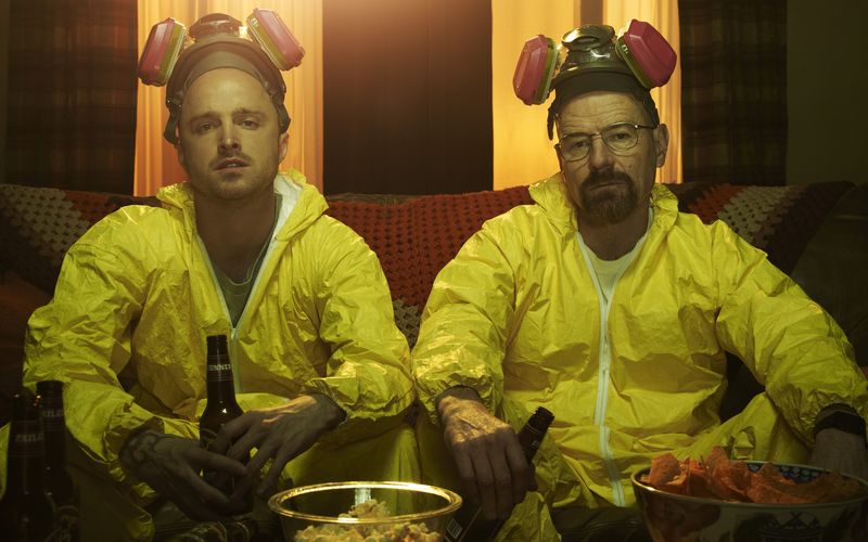 "Breaking Bad" war eine der erfolgreichsten Serien der letzten Jahrzehnte. Das liegt nicht nur an der spannenden Geschichte rund um einen Chemielehrer, der zum Drogenkoch wird - sondern auch an den fantastischen Darstellern. Wir zeigen Ihnen, was die Serienstars heute machen. 