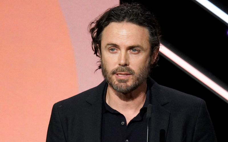Immer wieder betonte Ben Affleck in Interviews, was für ein großartiger Schauspieler sein kleiner Bruder sei. Recht hat er: Für das Drama "Manchester by the Sea" erhielt Casey Affleck 2017 den Oscar als bester Hauptdarsteller. Und auch als Regisseur eifert er seinem Bruder hinterher. Nach seinem Debüt "I'm Still Here" (2010) drehte er 2019 seinen bislang letzten Film: das dystopisch Drama "Light of My Life".