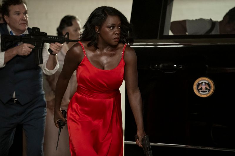 President Sutton (Viola Davis) und der britische Premierminister (Douglas Hodge) machen sich bereit, die anderen Staatsoberhäupter zu retten.