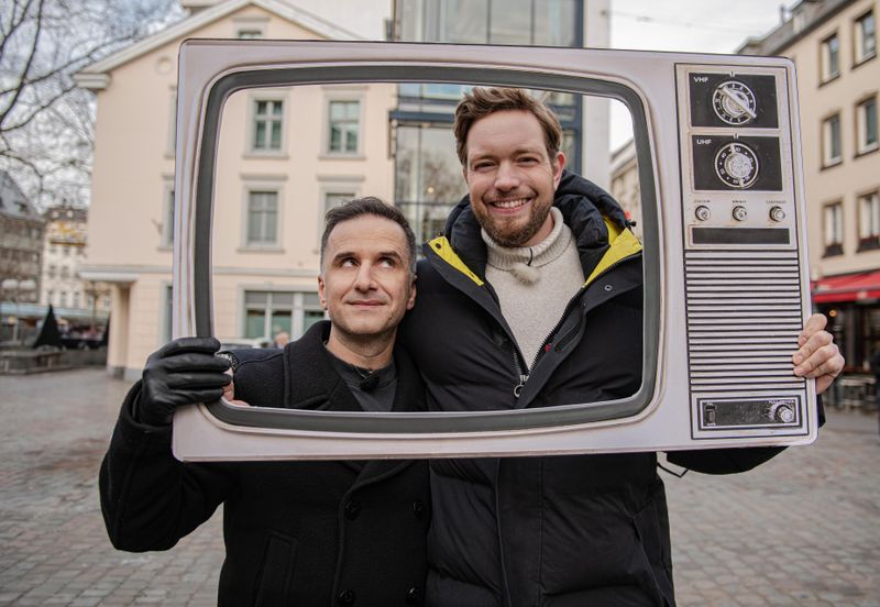 Vom Podcast ins Fernsehen: So schnell kann's gehen, wenn man so viele treue Hörer hat wie Özcan Cosar (links) und Bastian Bielendorfer. Ihr "Bratwurst & Baklava" servieren sie seit Kurzem nicht nur bei Spotify und Co., sondern auch am späten Dienstagabend bei ProSieben. Anlass genug für einen Blick auf die derzeit angesagtesten Podcaster des Landes.