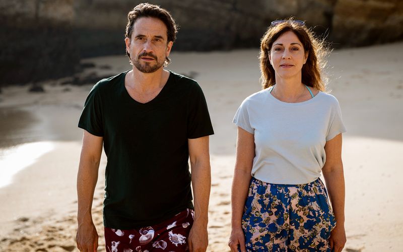 Livia (Ulrike C. Tscharre) und Martin (Oliver Mommsen) genießen ihre Verliebtheit und denken nicht an morgen.