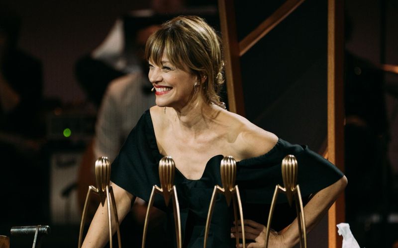 Wie verwandelt: Heike Makatsch zeigt in der Gala-Version der Quizshow viel Haut und verlieh gleich mehrer Preise - jeweils einen "Goldenen Makatsch". 