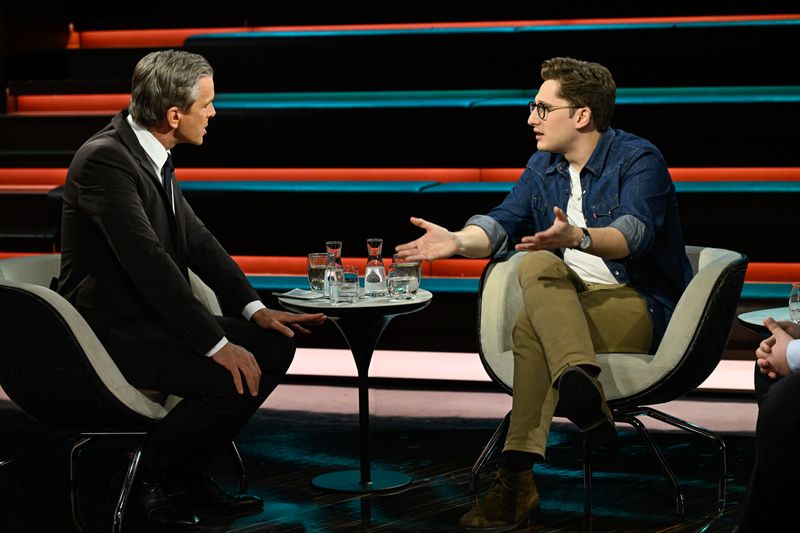 "Ich die Demokratie verteidigen wollen", wand sich  Philipp Türmer (rechts) angesichts einer "wahnsinnig schweren Frage" von Markus Lanz.