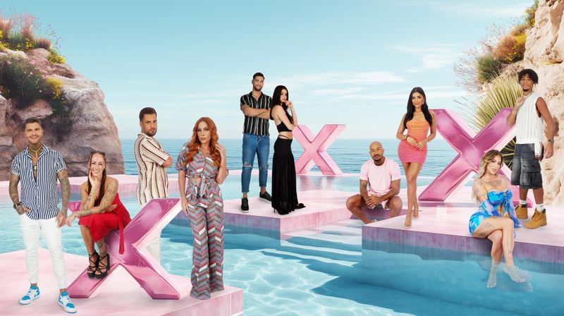 Sie stellen sich pikanten Flirt-Spielchen auf Kreta (von links): Kevin "Flocke" Platzer, Sandra Sicora, Kaan Aktas, Tara Tabitha, Barna Fenyvesi, Zoe Saip, Lukas Baltruschat, Jennifer Iglesias, Bellydah und Jermaine Diallo.