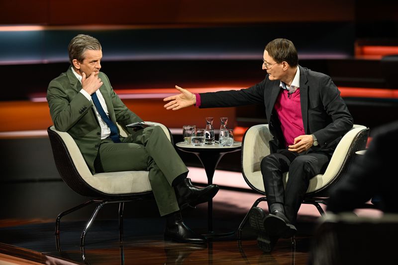 Für seine Argumentation erhielt Karl Lauterbach (rechts) bei Moderator Markus Lanz nur selten Zustimmung.