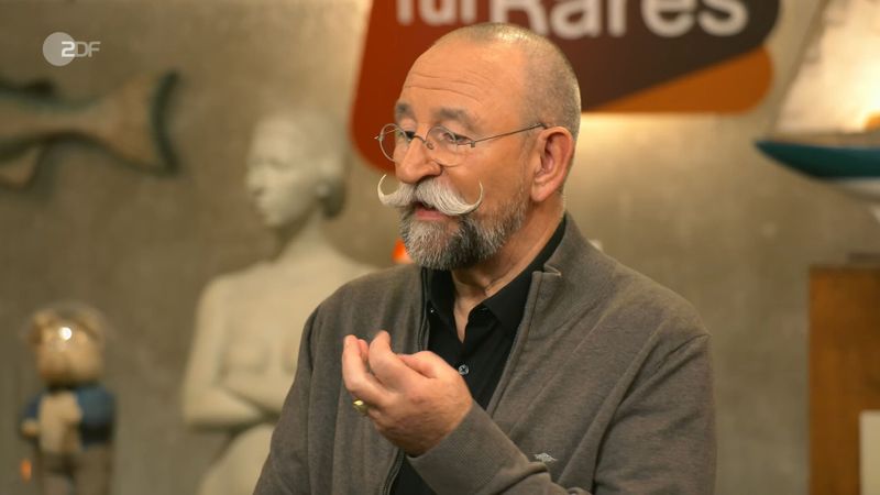 "Es gibt nur ein einziges Problem", meinte Horst Lichter über das mitgebrachte Objekt. "Der Hersteller ist ein Top-Name, die Ausführung ist super, der Zustand ist super, es ist alt. Aber: Wer hängt sich das heute noch hin?" 
