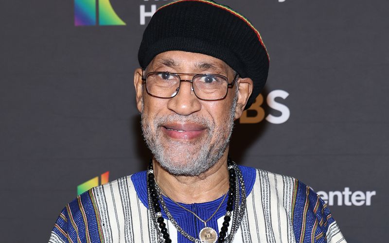 Sein Gesicht kennen sicher nur wenigsten: Dabei ist Kool DJ Herc einer der Urväter des Rap. Anlässlich des 70. Geburtstags der HipHop-Legende präsentiert die Galerie auf die erfolgreichsten Rap-Musikerinnen und Rap-Musiker aller Zeiten. 