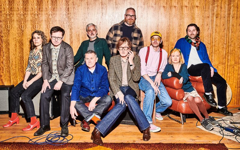 Nach knapp zehnjähriger Pause hat Jarvis Cocker (Mitte) seine Band Pulp wieder aktiviert. Demnächst soll das erste neue Album seit fast 24 Jahren auf den Markt kommen.