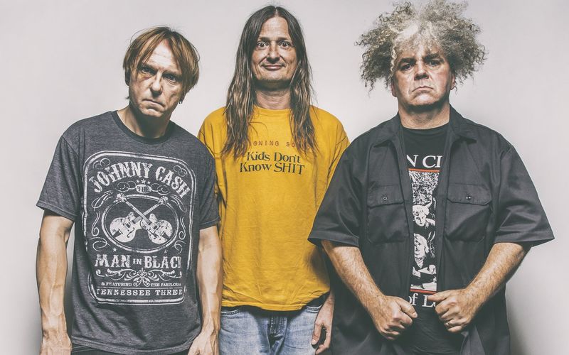 Grunge ist ohne die Melvins nicht denkbar. Alle großen Musiker dieser Zeit geben die Band als Inspiration an. Sie veröffentlicht bis heute Alben, mit ihrem neuesten Werk "Thunderball" tritt die Band im Juli und August auch wieder in Deutschland auf. Leadsänger Buzz Osborne (rechts) engagiert sich politisch. Schlagzeuger Dale Crover (links) war ein guter Freund von Kurt Cobain und drei Jahre lang Schlagzeuger bei Nirvana.