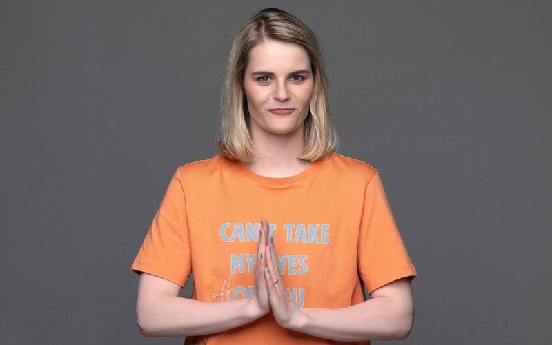 Hazel Brugger lebt mit ihrer Familie in Deutschland. Ihre Schweizer Landsleute hält sie für sehr patriotisch, aber auch verklemmt. Eindeutig verklemmter als die Deutschen, sagt Brugger: "Die Schweiz ist ein absolutes Humor-Entwicklungsland."