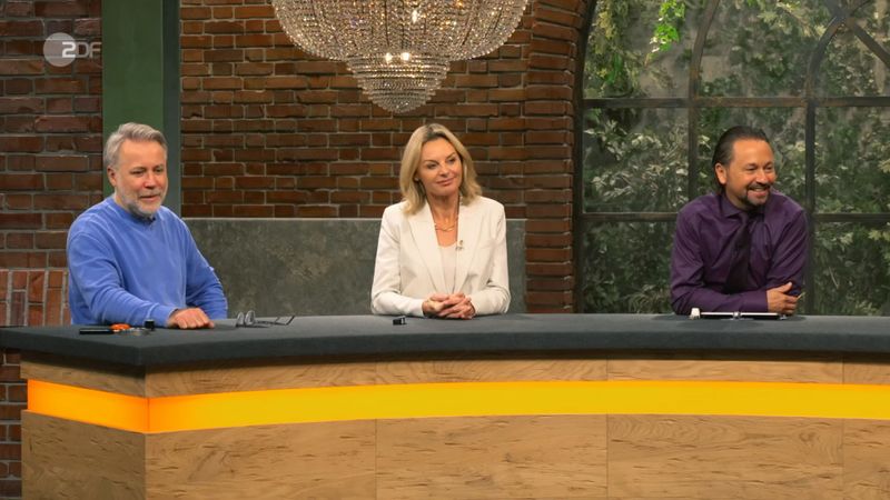 Pauritsch machte das Startgebot von 100 Euro. Jan Cizek folgte. Als letzterer 200 Euro nannte, hielt es David Suppes nicht mehr auf seinem Platz. Inmitten des Bieterstreits wollte er den Sitzkomfort testen und stand plötzlich auf. "Ganz langsam reinsetzen", bat Cizek voller Besitzdenken.