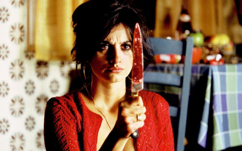Raimunda (Penélope Cruz) weiß noch nicht, wie sie die Tatwaffe und die Leiche ihres Mannes unauffällig entsorgen soll.