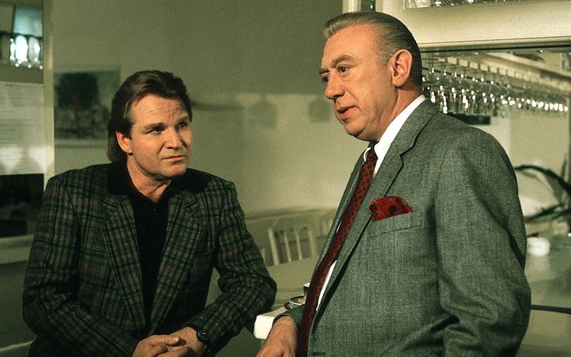 Man kennt sie in der Mongolei, in Shanghai, in Indonesien und in Australien: Die ZDF-Krimis mit Oberinspektor Derrick (Horst Tappert, rechts) und seinem Assistenten Harry Klein (Fritz Wepper) waren in über 100 Ländern rund um den Erdball zu sehen. 