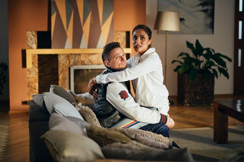 Wiederbelebung einer alten Popstar-Power-Couple-Beziehung? Messiah (Florian Lukas) hat bei Sabrina Setlur, die sich selbst spielt, angeklingelt - um über eine Kooperation zu sprechen. Früher hatte man etwas miteinander. Kommt es jetzt zur Versöhnung? Und folgt bald der nächste, handgreifliche Streit zwischen den beiden?